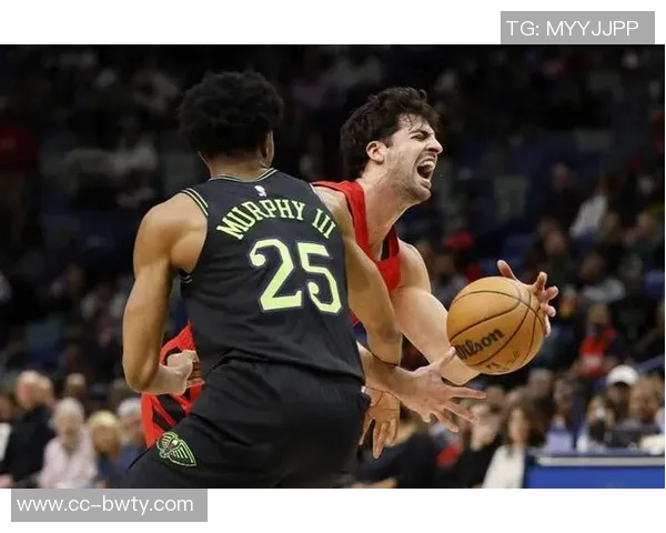 普尔复出表现亮眼半场11投4中斩获13分助攻抢断齐上阵