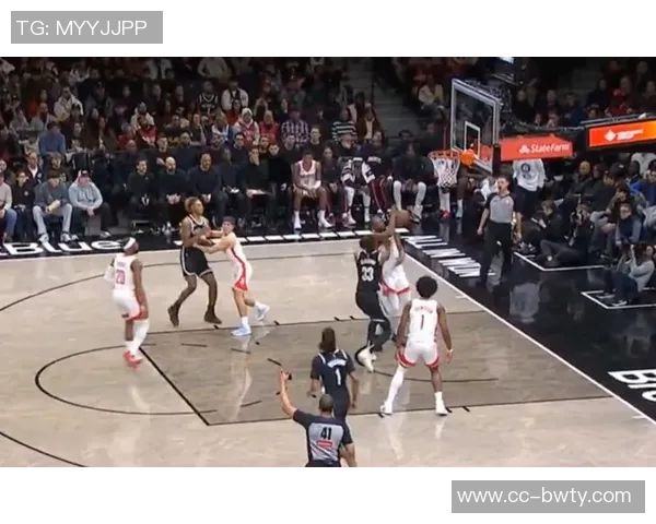 杜兰特被沃尔夫投篮失误砸脸愤怒吐槽投篮质量差劲的搞笑瞬间